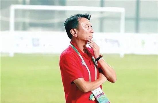 陈多多撇撇嘴，故意逗她：你看你，就因为你的叶辰哥哥是孤儿，所以救助孤儿的慈善行为在你眼里就被无限拔高了，难道救助孤寡老人的慈善基金，在你这里就低它一头吗？顾秋怡俏脸一红，急忙说道：我可不是这个意思，你别瞎说。